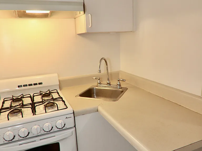 2200 Maryland Ave #C2 — Photo 6