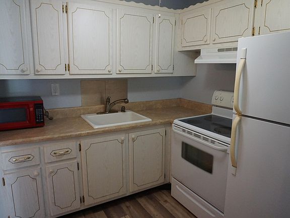 3rd image of 202 Andover E #H