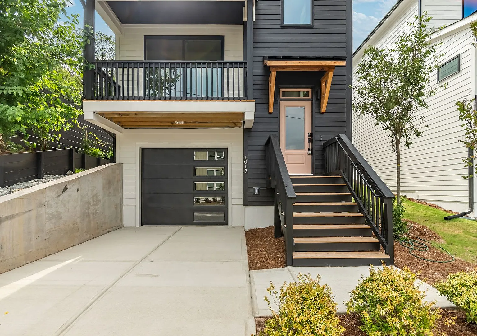 Modern 3-bedroom 2-bath home in Durham — Photo 3