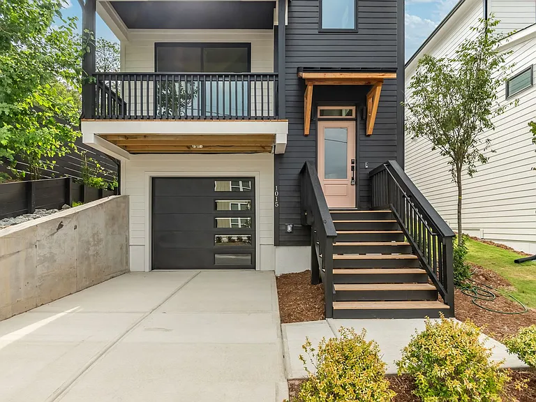 1015 Grant St — Photo 3