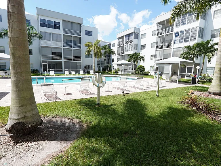 3000 E Sunrise Lakes Dr #123 — Photo 18