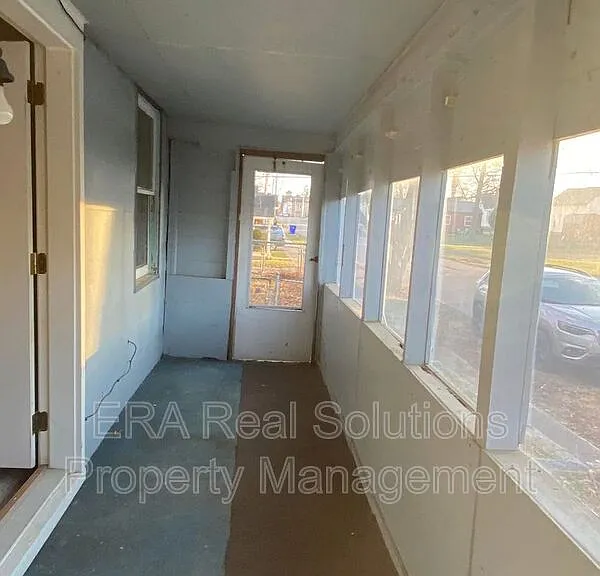 225 N 2nd St — Photo 2