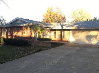 382 Walnut Point Ct, Ballwin, MO 63021