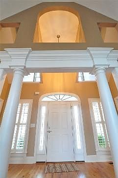 Impressive Foyer Entry