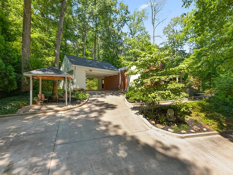 Hobbs Dr — Photo 2