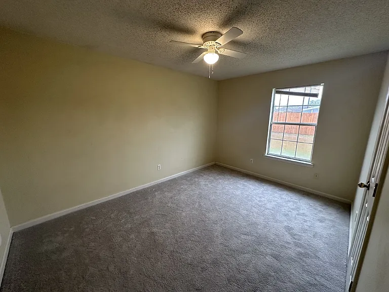 966 Yale Ct — Photo 5