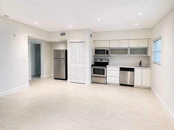 5th image of 6905 Bay Dr
