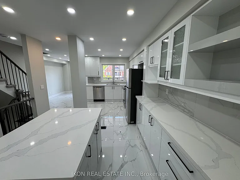 67 Sprucedale Way E — Photo 16