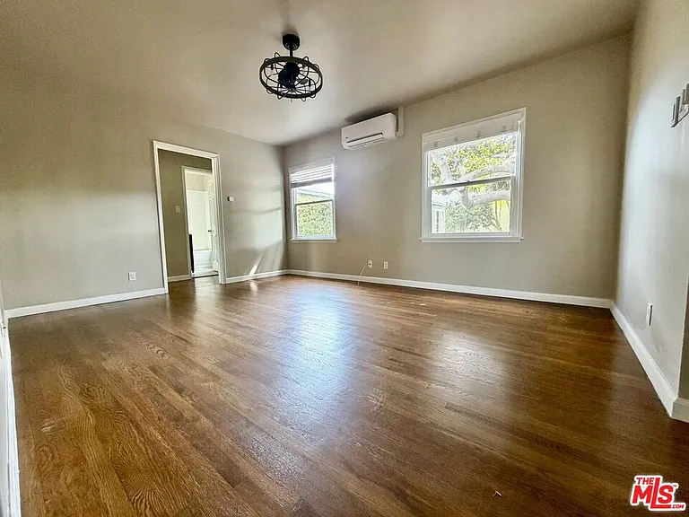 1504 Ocean Park Blvd — Photo 3