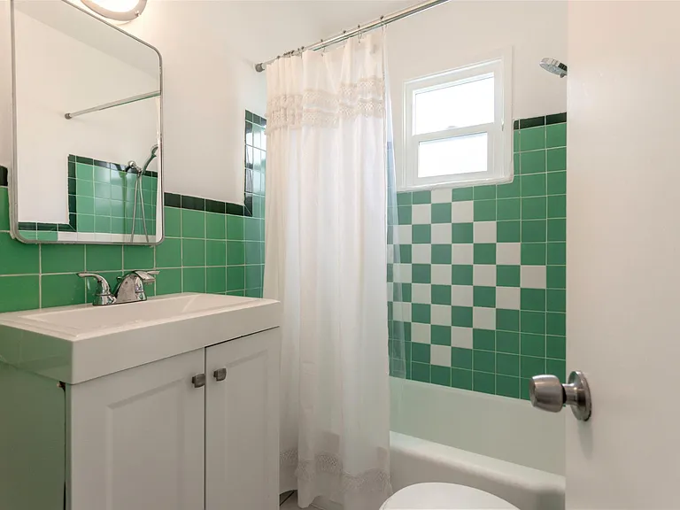 18 Breeze Ave #4 — Photo 12