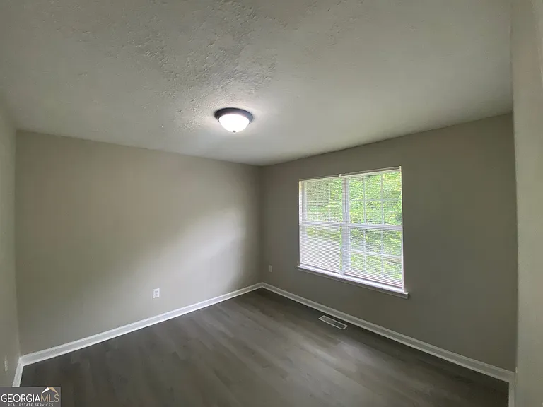 160 Smith Ave #B — Photo 10