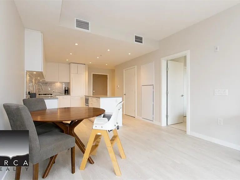 110 W 17th St #503 — Photo 12