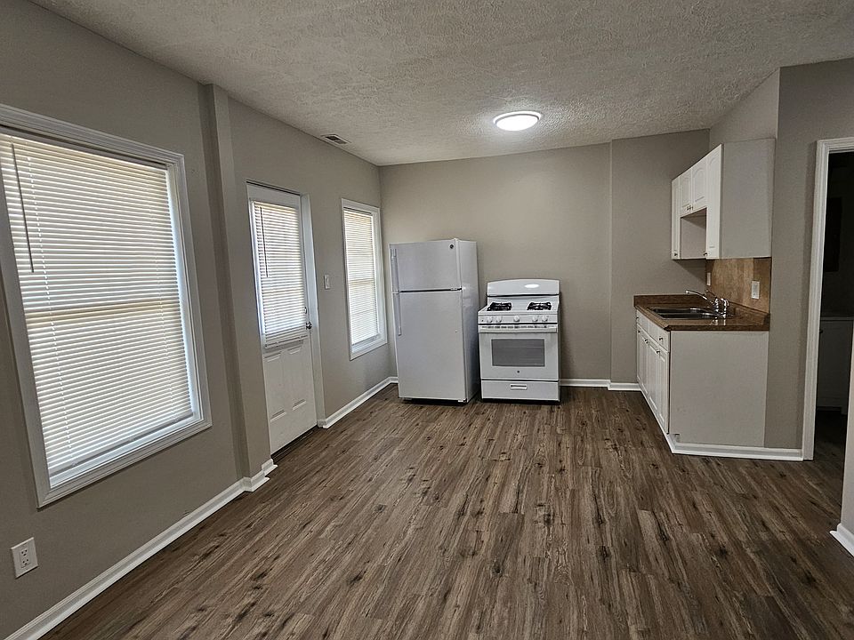The open plan gives you plenty pf room for a kitchen table and living room furniture.