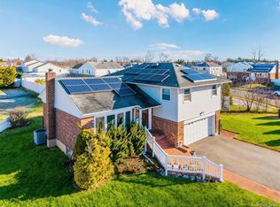 22 Forest Drive, Plainview, NY 11803