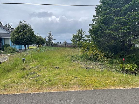 2nd image of 549 Puffin Ave NE