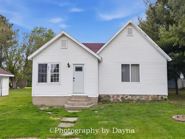 201 NW Lexington St, Iroquois, IL 60945