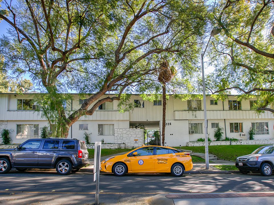 2nd image of 1226 N Hayworth Ave APT 25