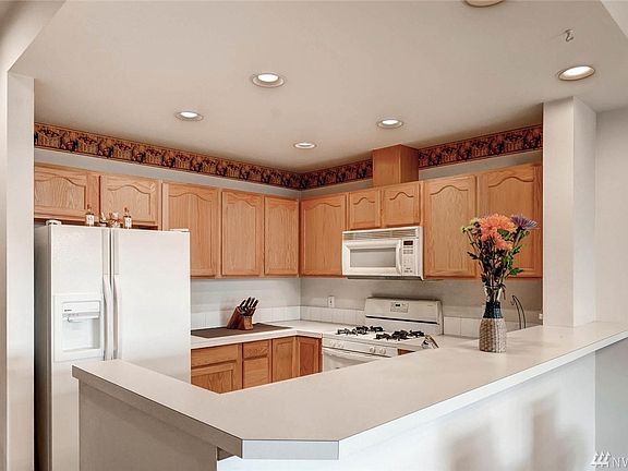 4th image of 418 17th St SE Unit 8B
