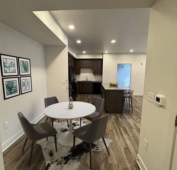Pinyon Pointe Apartments — Photo 23