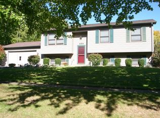656 Gerry St, Woodstock, IL 60098
