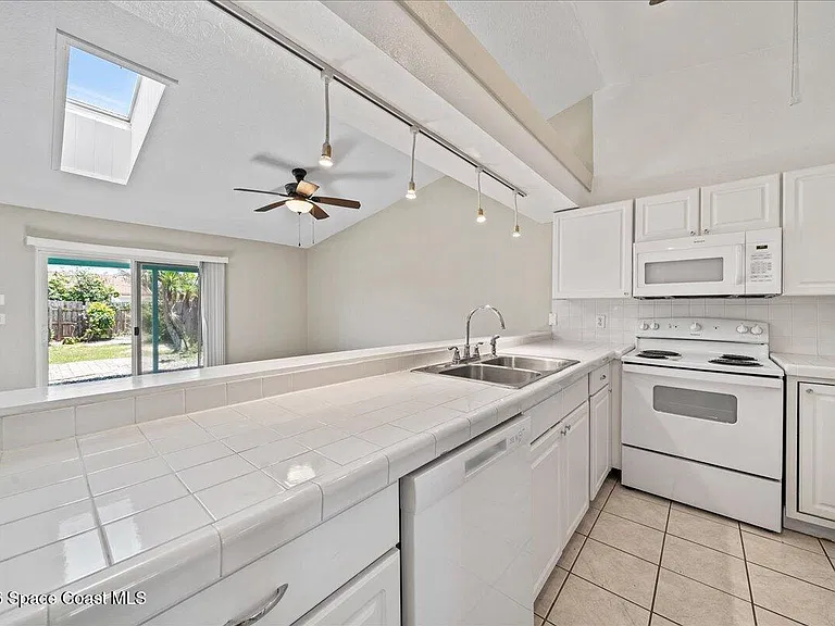 5283 Palmetto Dr #5285 — Photo 8