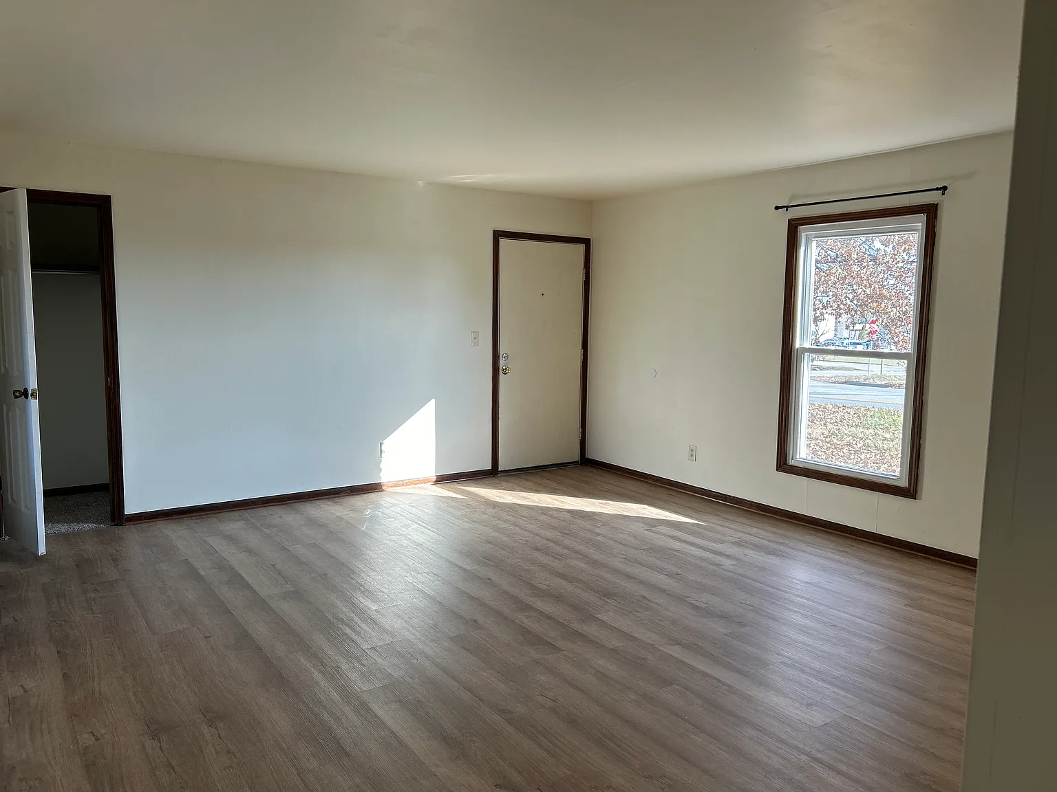 2 bed, 1050 sqft, $900 — Photo 4