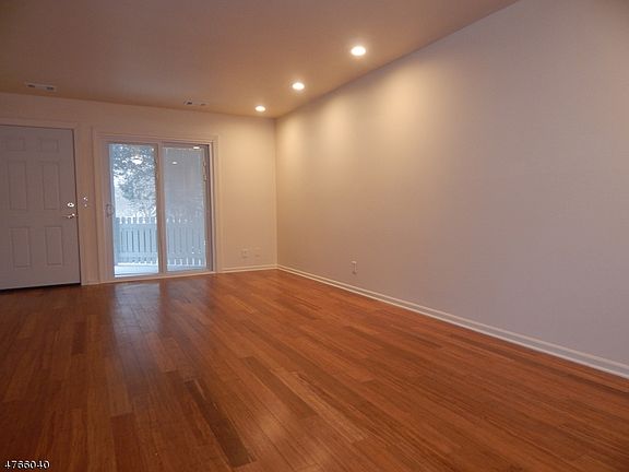 5th image of 93 Sage Ct