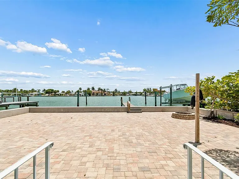 8125 Bayshore Dr — Photo 7