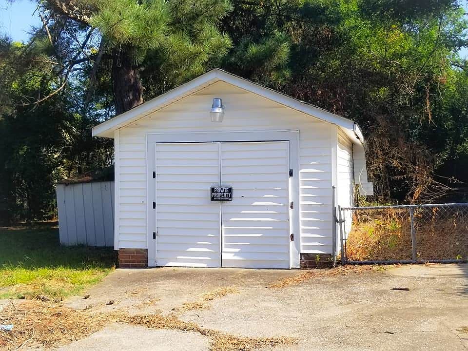 2nd image of 1210 Vinson Ave