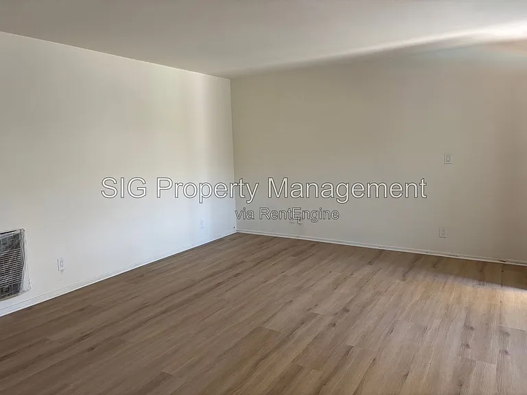 6930 Fulton Ave — Photo 14