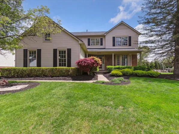 2231 Applebrook Dr, Commerce Township, MI 48382