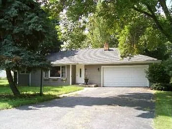 1S310 Myrtle Ave photo 1