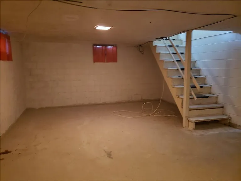 1702 N Graham Ave — Photo 9