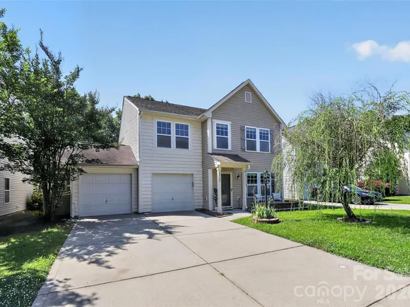 15705 Lakepoint Forest Dr, Charlotte, NC 28278
