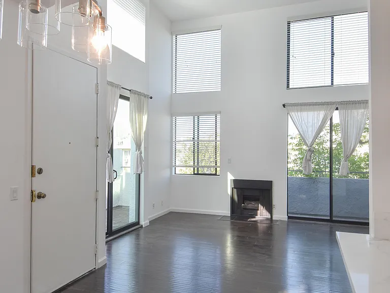 1727 Glendon Ave #208 — Photo 23