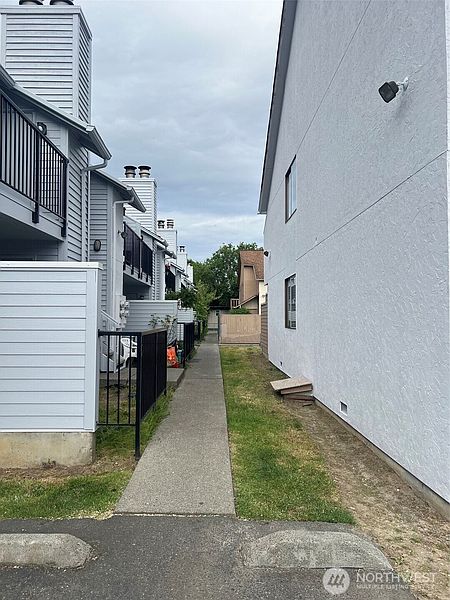 5th image of 12434 Ambaum Blvd SW #106