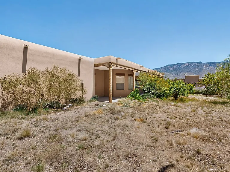 10900 San Francisco Rd NE — Photo 40