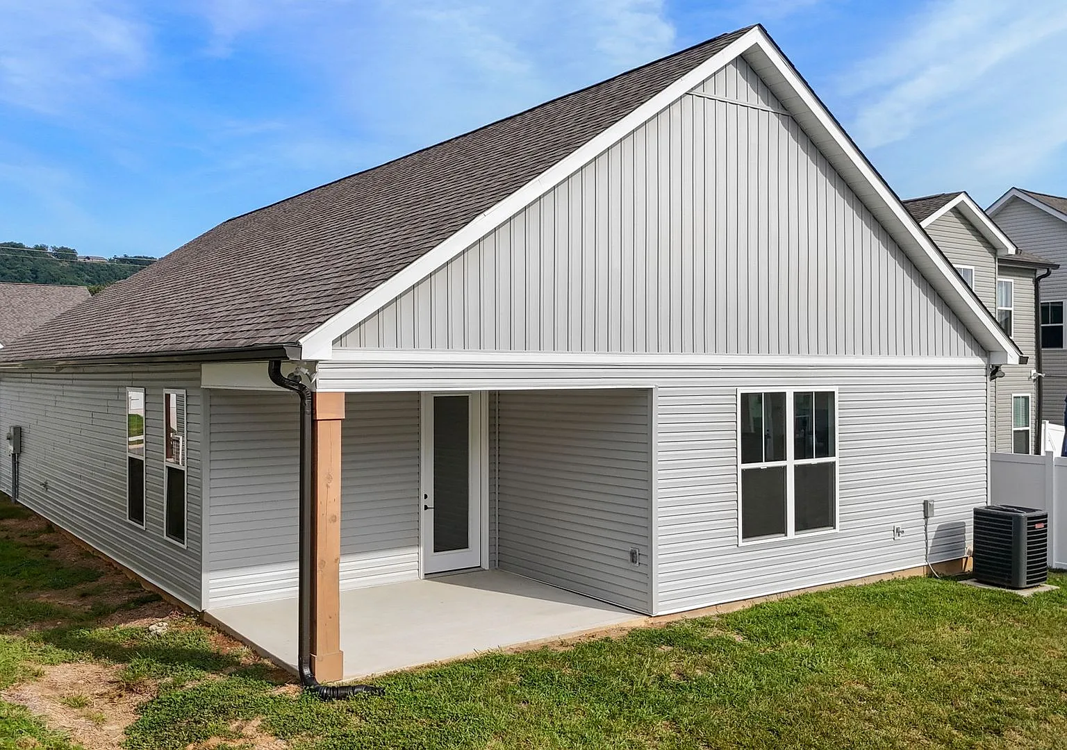 One Month Free Rent New Design 2-Bedroom Orchid At James Creek! — Photo 3