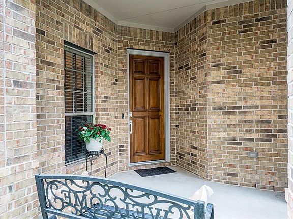 Nice big front porch area