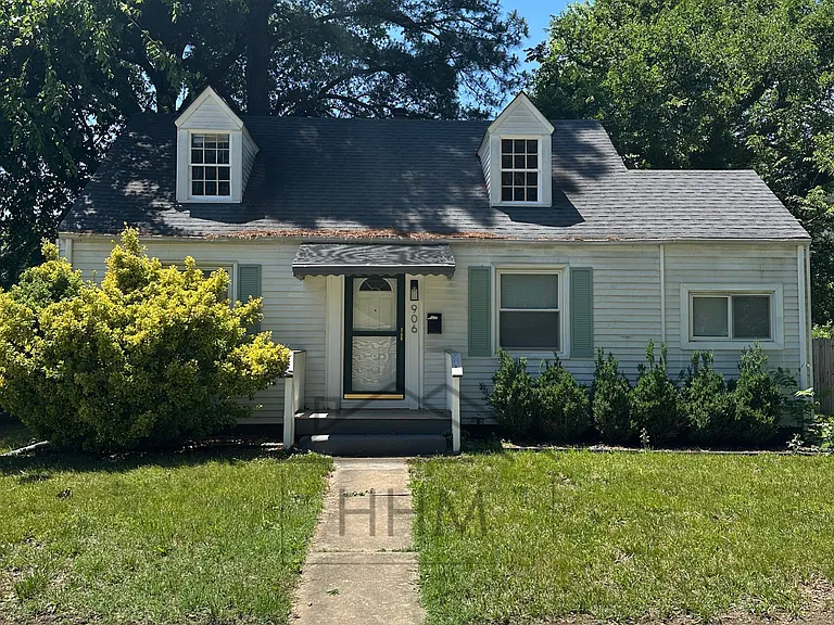 906 Hill Top Dr — Photo 1