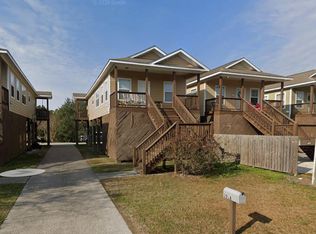301 Lac Bleu Ave UNIT B, Pass Christian, MS 39571
