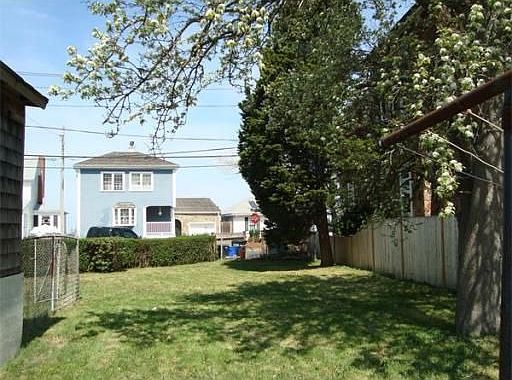 4th image of 17 Manet Ave