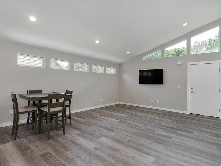 653 S Fairway Ave — Photo 8