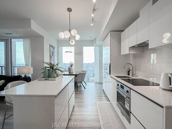 5th image of 238 Simcoe St #3709