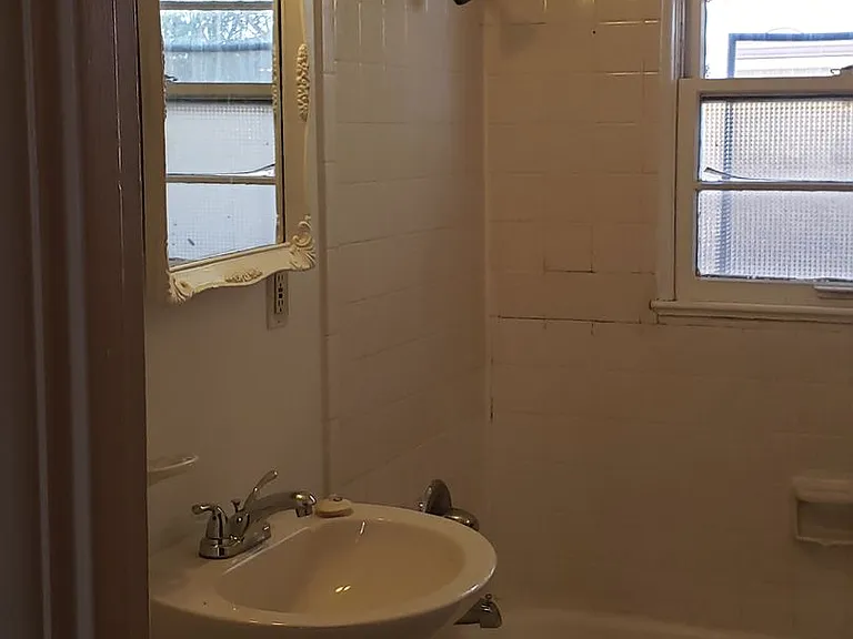 1014-1016 E. Columbia Street — Photo 13