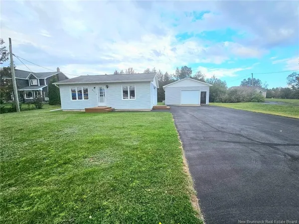 611 Principale, Beresford, NB E8K 1X6