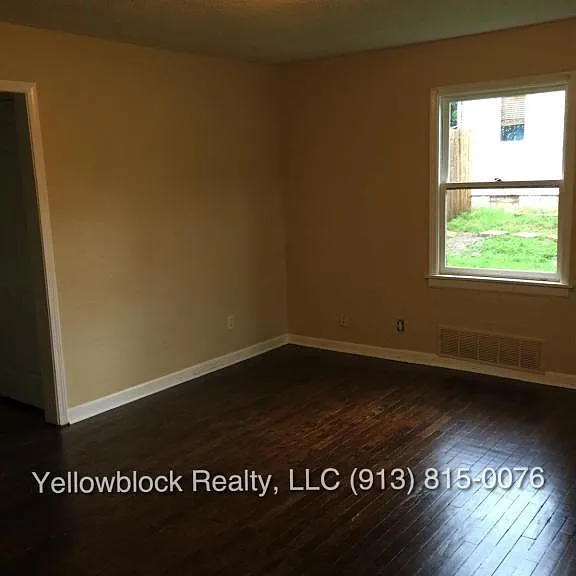 9246 Walnut St — Photo 2