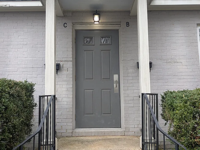 716 Crown Ct #B — Photo 2