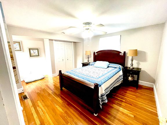 Master bedroom with queen bed.