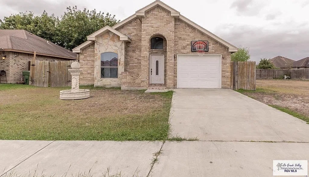 3 bed, 2.0 bath, 1114 sqft, $1,600 — Photo 1